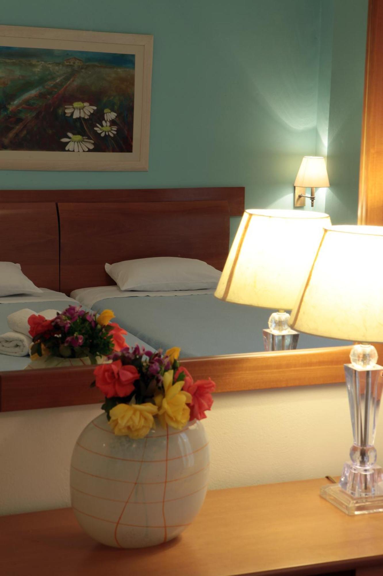 Kyniska Hotel Bãi biển Bãi biển Plitra Ngoại thất bức ảnh